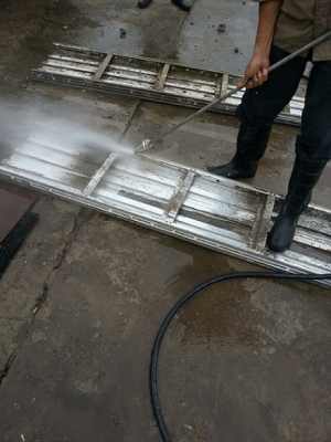 供應(yīng)宜昌水泥制品廠模具高壓清洗機M50-15及管道疏通解決方案