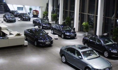 國內最大汽車經(jīng)銷商賣地求生，店員工資數(shù)月未發(fā)，行業(yè)危機凸顯